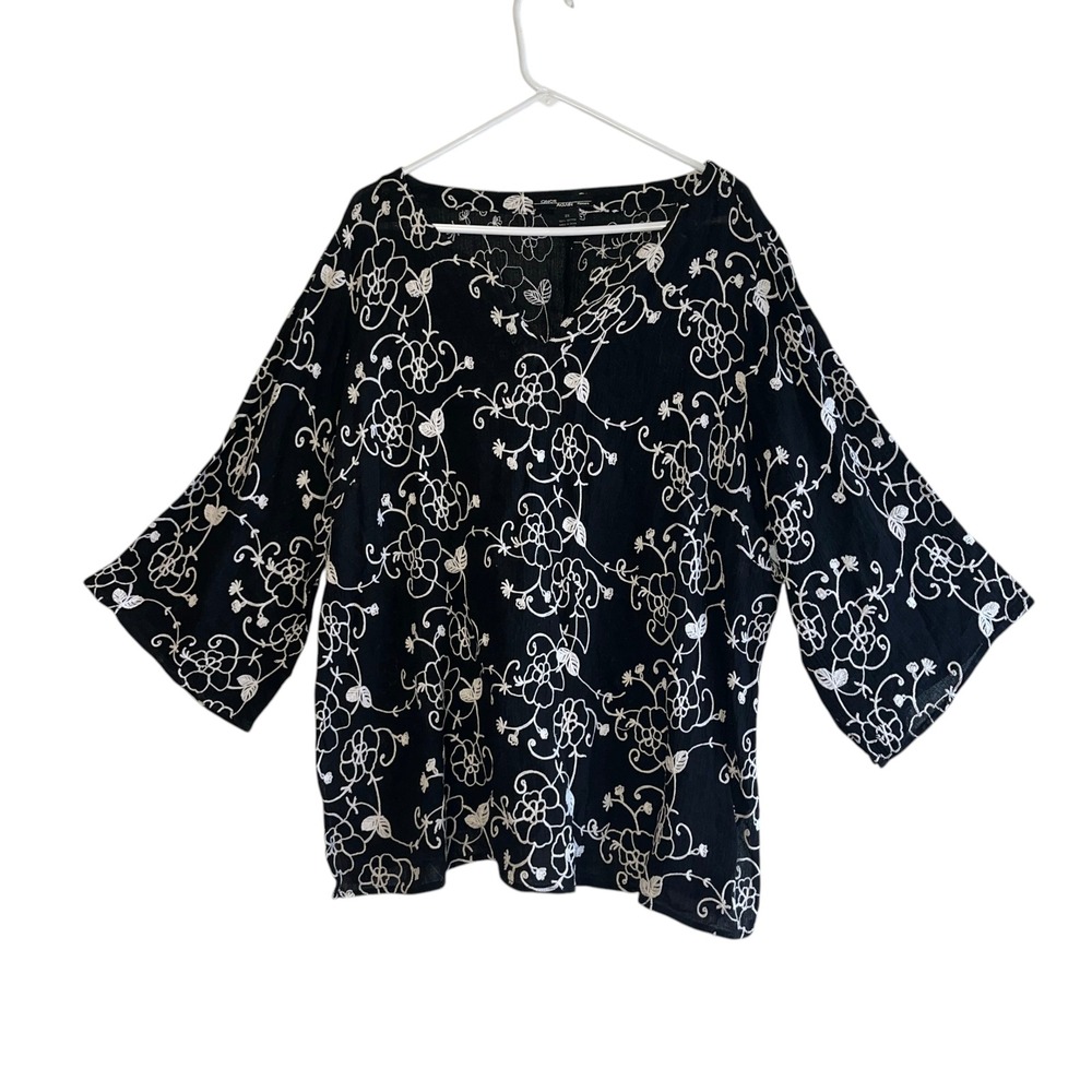 Once Again Woman Black‎ White Floral Embroidered V-Neck 3X Cotton Top